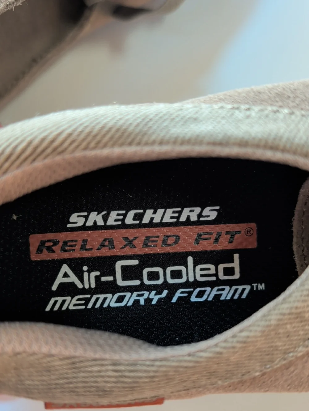 Skechers Verloma- Lestin Leather Taupe Wallabees. Like New, Size 10.5